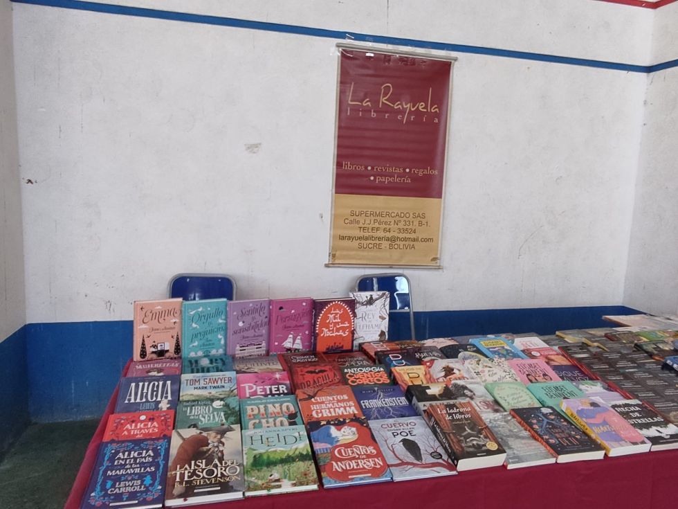 El stand de La Rayuela Librería en la última feria del colegio Montessori.