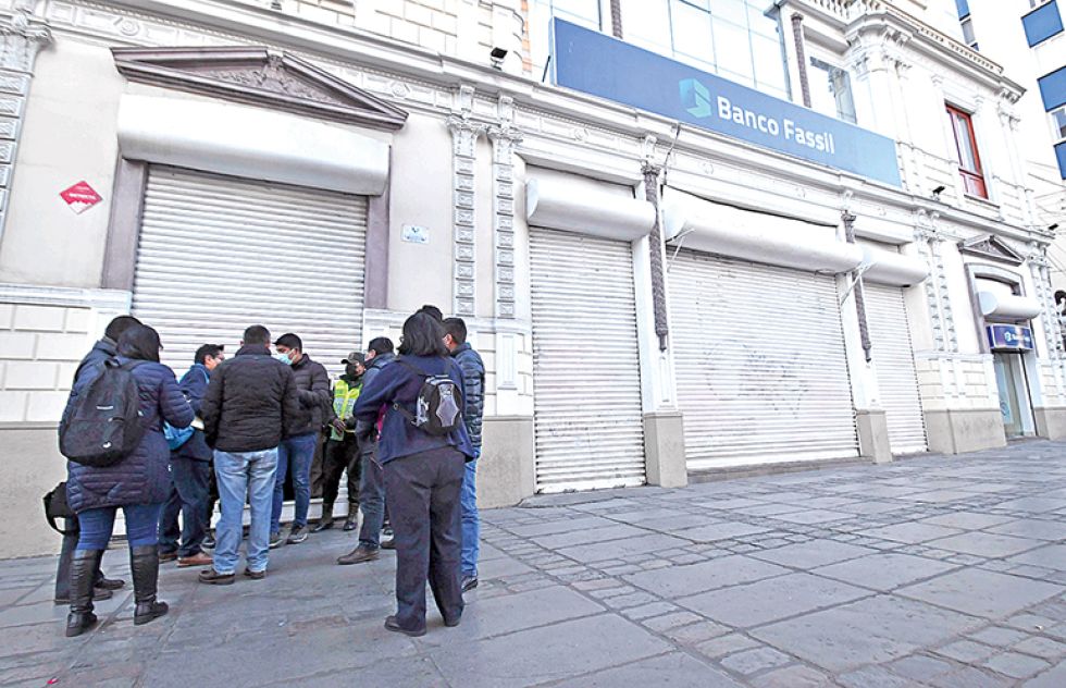 INTERVENIDA. Vista del exterior de las oficianas del Banco Fassil en La Paz.