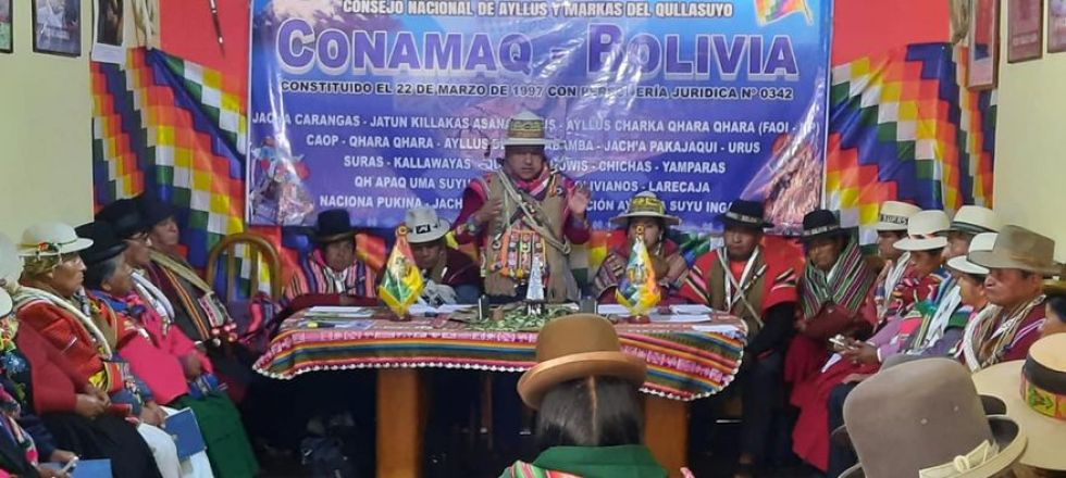 Dirigentes del Conamaq recibieron el vehículo recientemente.