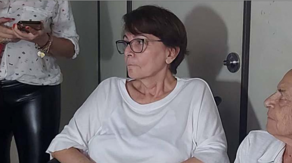 La exministra de Salud Eidy Roca, durante una de sus esperas en tribunales cruceños.