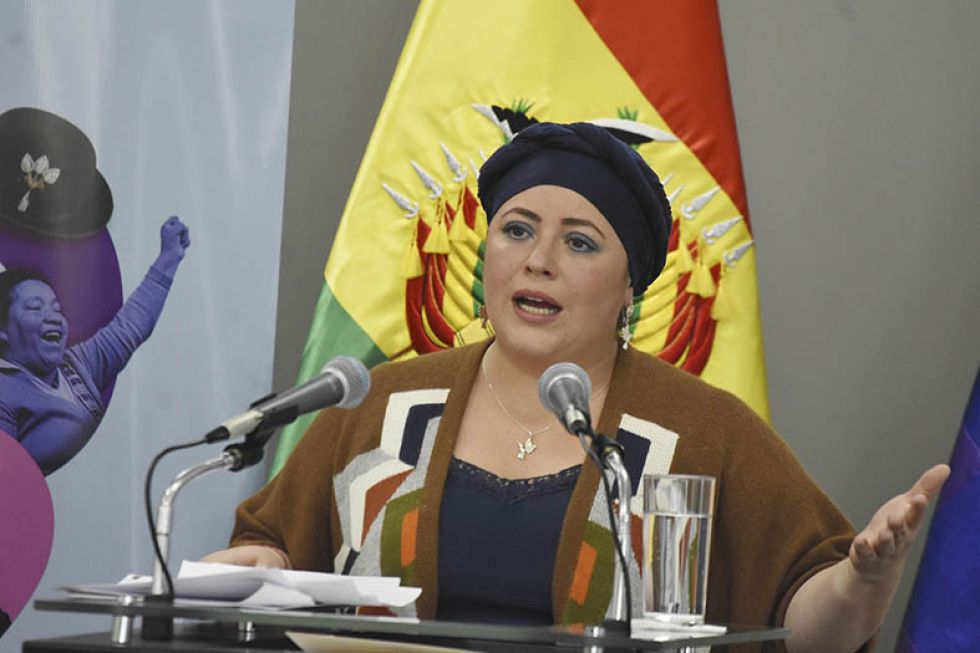 RECLAMO. La ministra de la Presidencia, María Nela Prada, habló del tema en una conferencia de prensa.