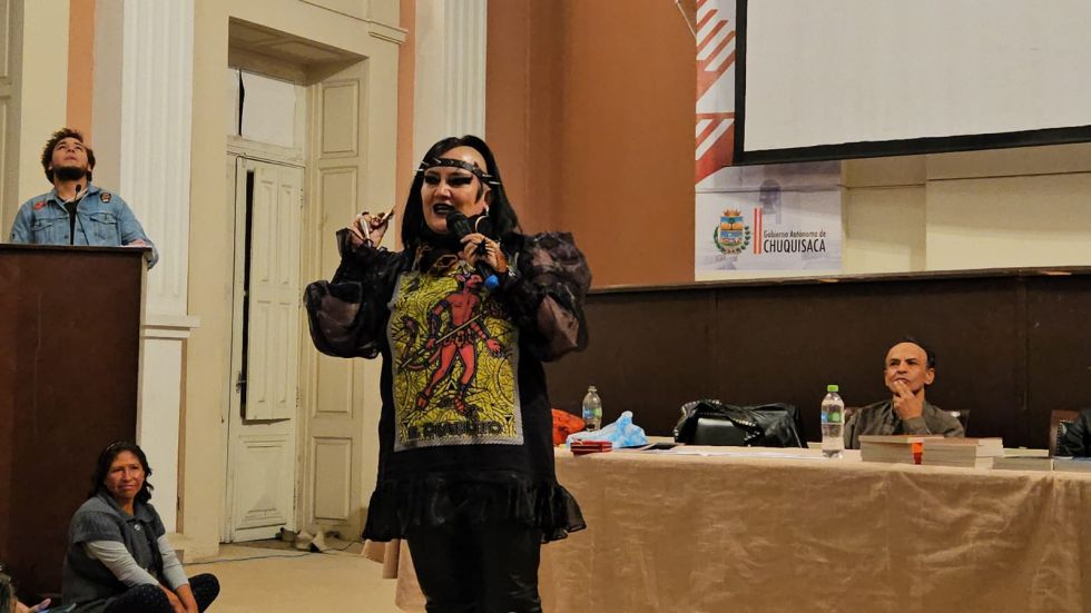 María Galindo durante la conferencia "Descolonización y despatriarcalización"
