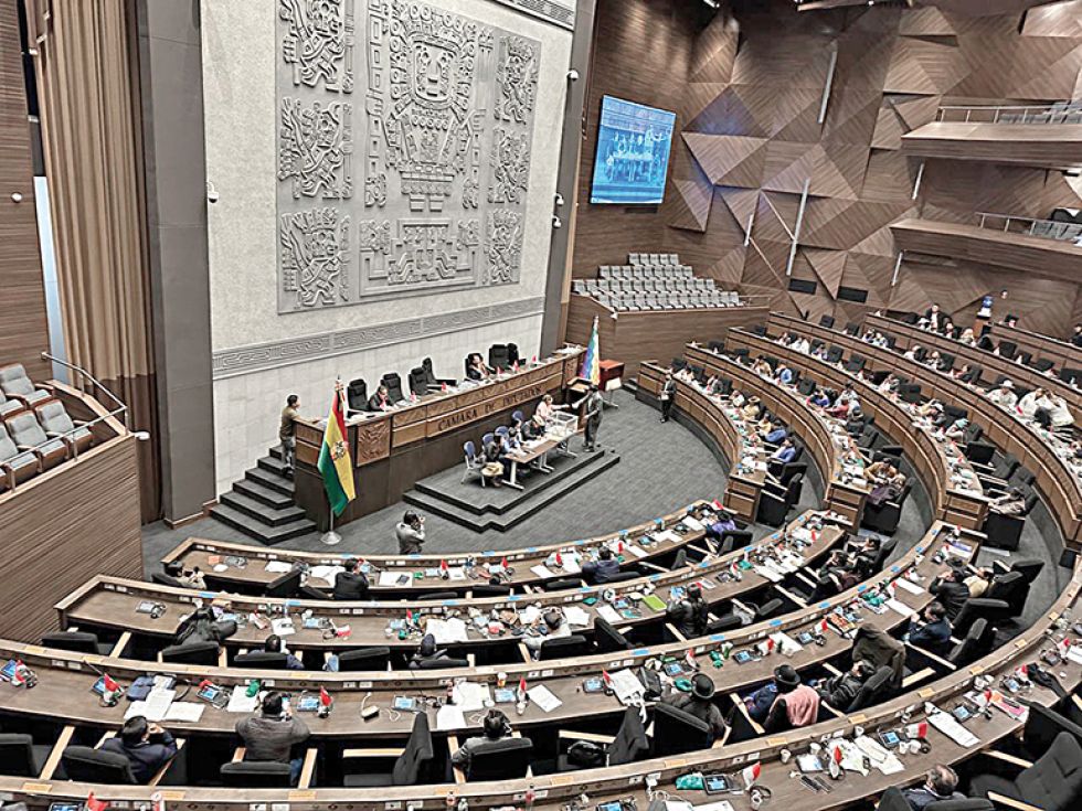 POSTERGADA. La sesión instalada ayer por el pleno de Diputados en la sede de Gobierno.