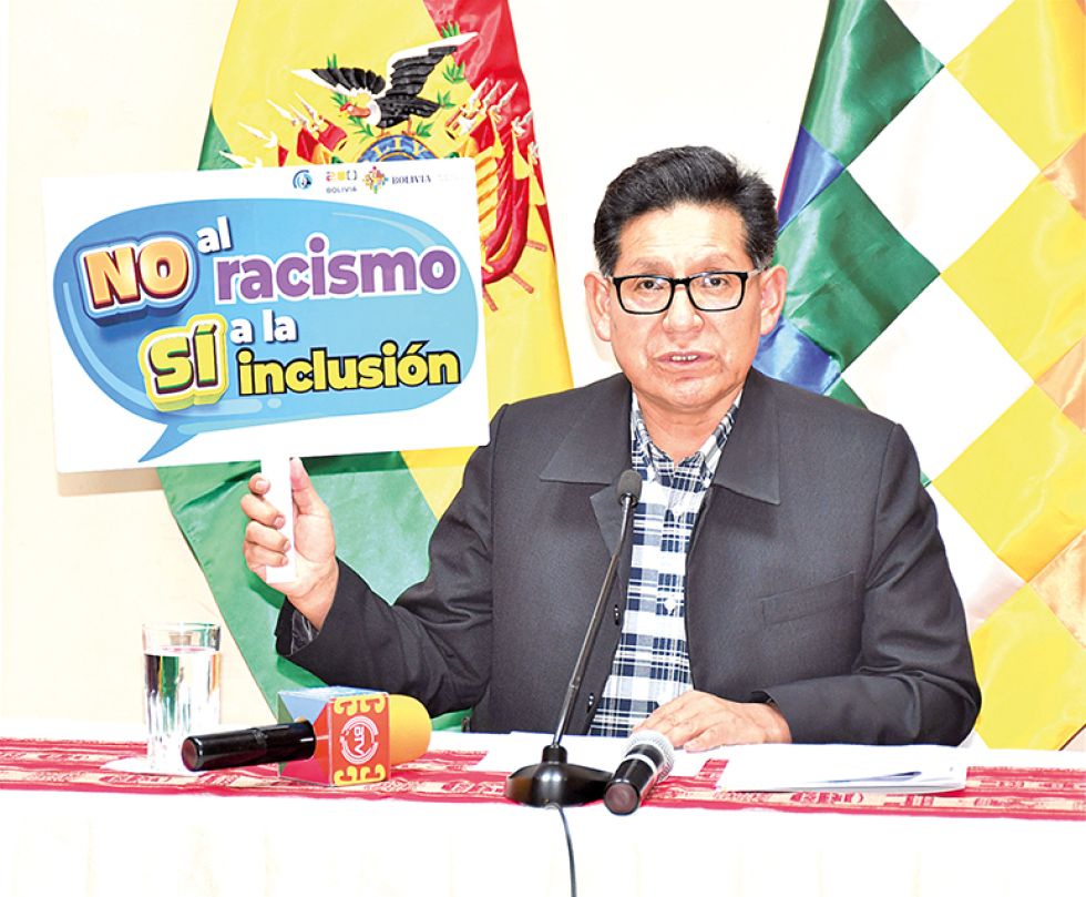 La PAZ. El ministro de Educación, Edgar Pary, hizo el anuncio en unaa conferencia de prensa.