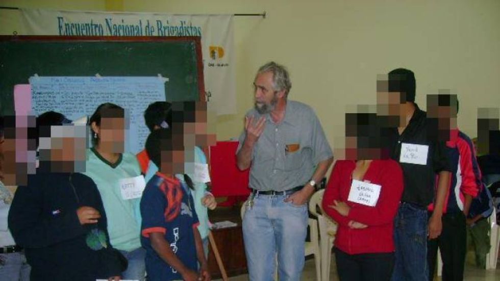 Vila fue fundador de Defensa de Niños y Niñas Internacional en Bolivia (DNI-Bolivia).