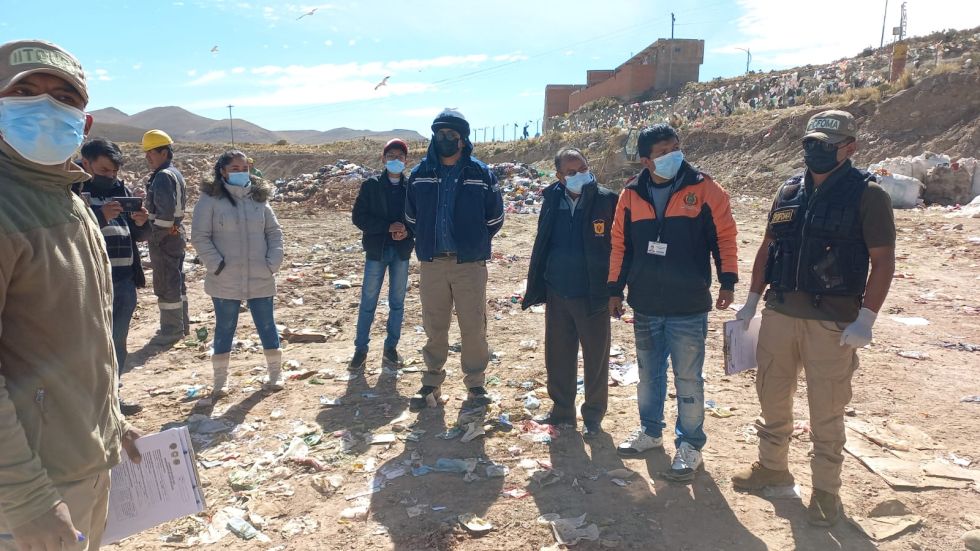 La inspección al botadero potosino, donde una veintena de perros fue hallado. EL POTOSÍ