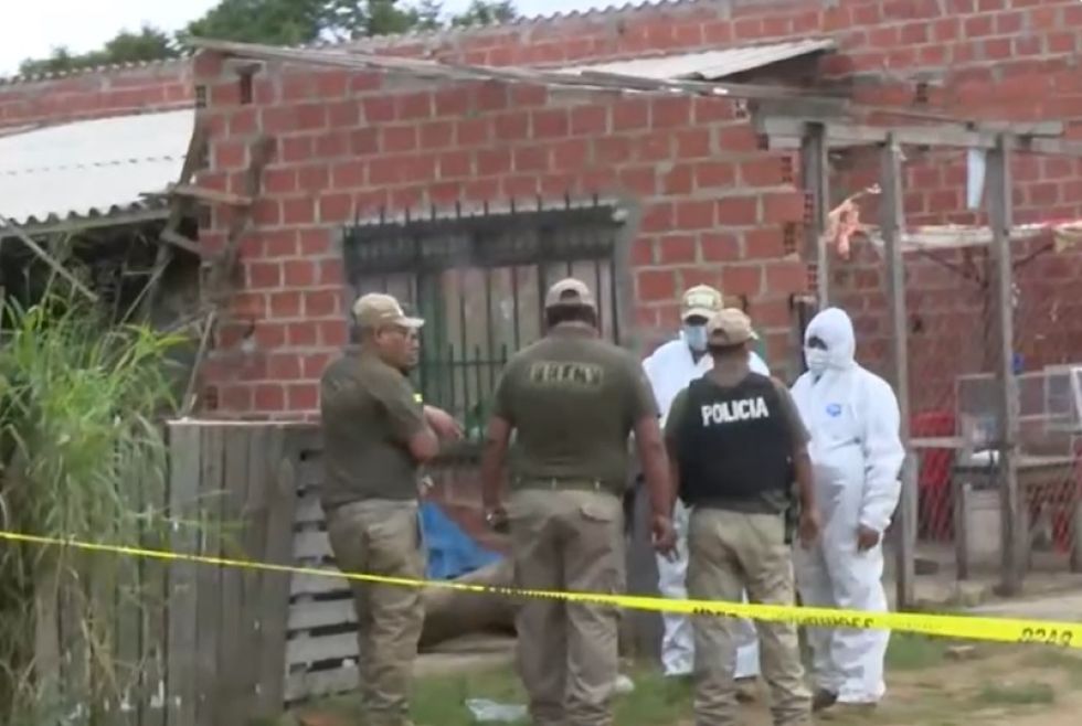 Personal de Homicidios y la Felcv llegaron al lugar para iniciar las investigaciones.