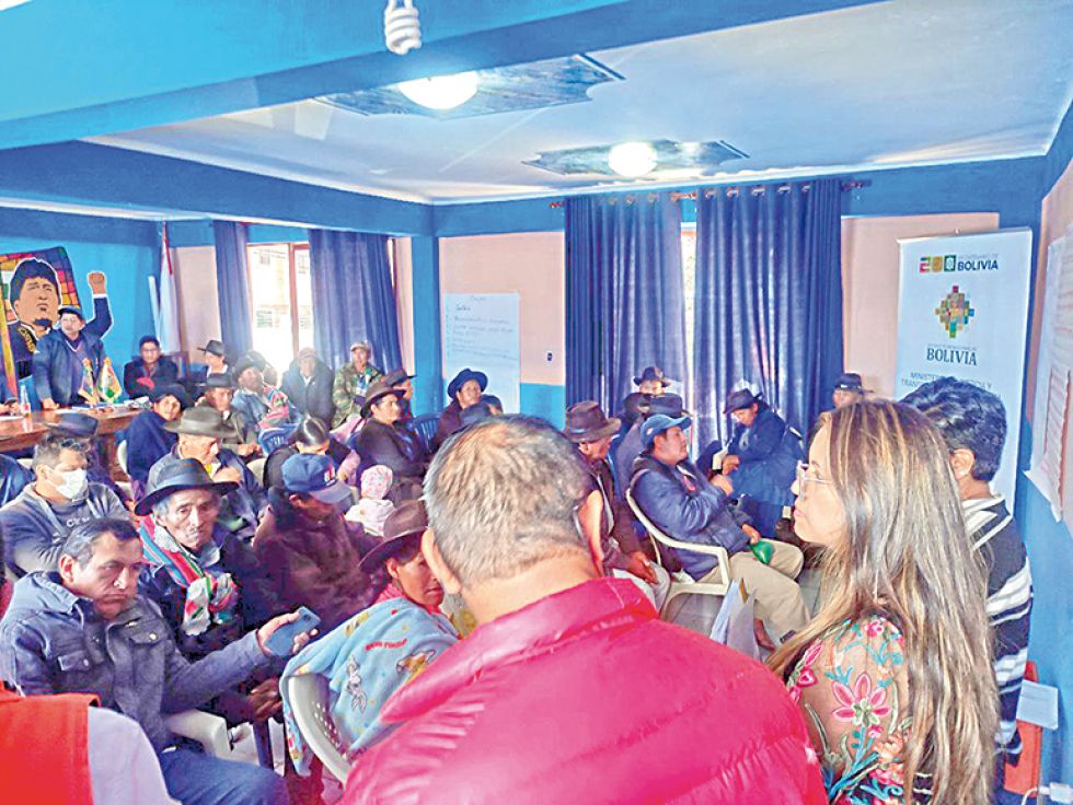 RECLAMO. Las víctimas se reunieron en Sucre con el Viceministerio de Justicia, el 24 de mayo.