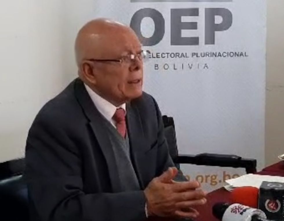 El presidente del TSE, Oscar Hassenteufel, ofreció una rueda de prensa esta mañana.