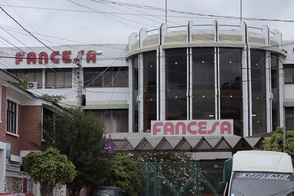 FANCESA. Vista del exterior de las oficinas administrativas de la cementera chuquisaqueña en Sucrew.