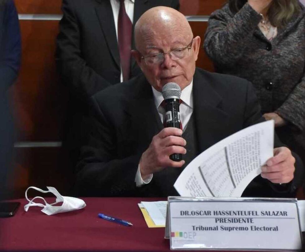 ELECCIONES. El presidente del TSE, Oscar Hassenteufel, se refirió al tema este martes en La Paz.