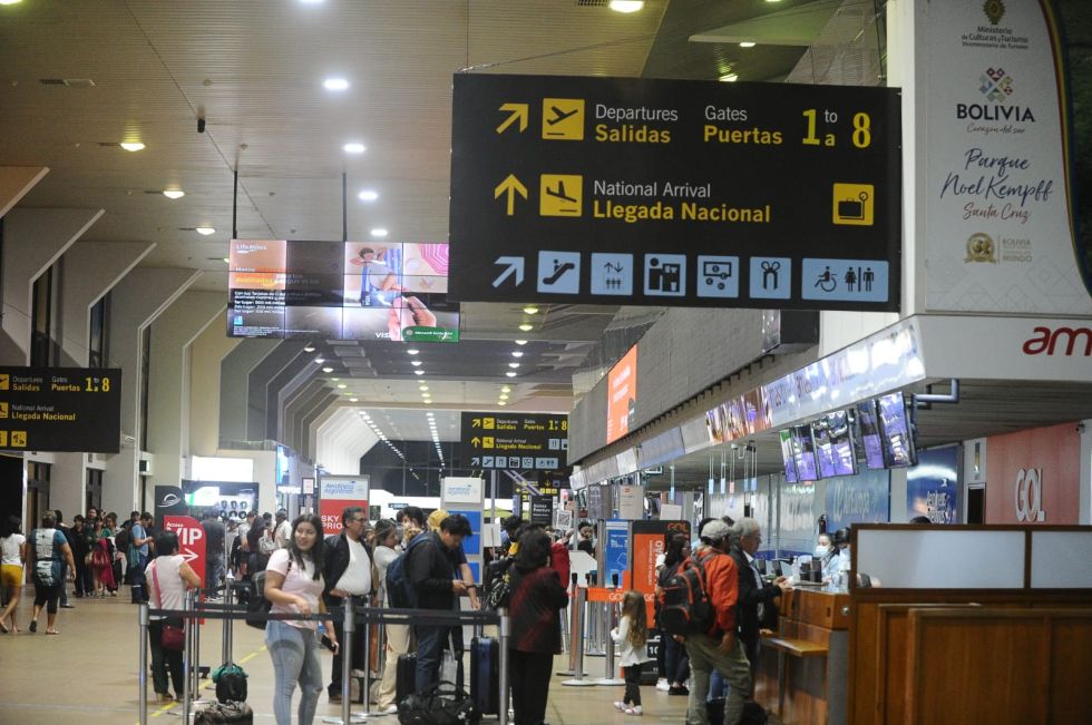 El aeropuerto Viru Viru fue allanado el lunes por la Policía y la Fiscalía.