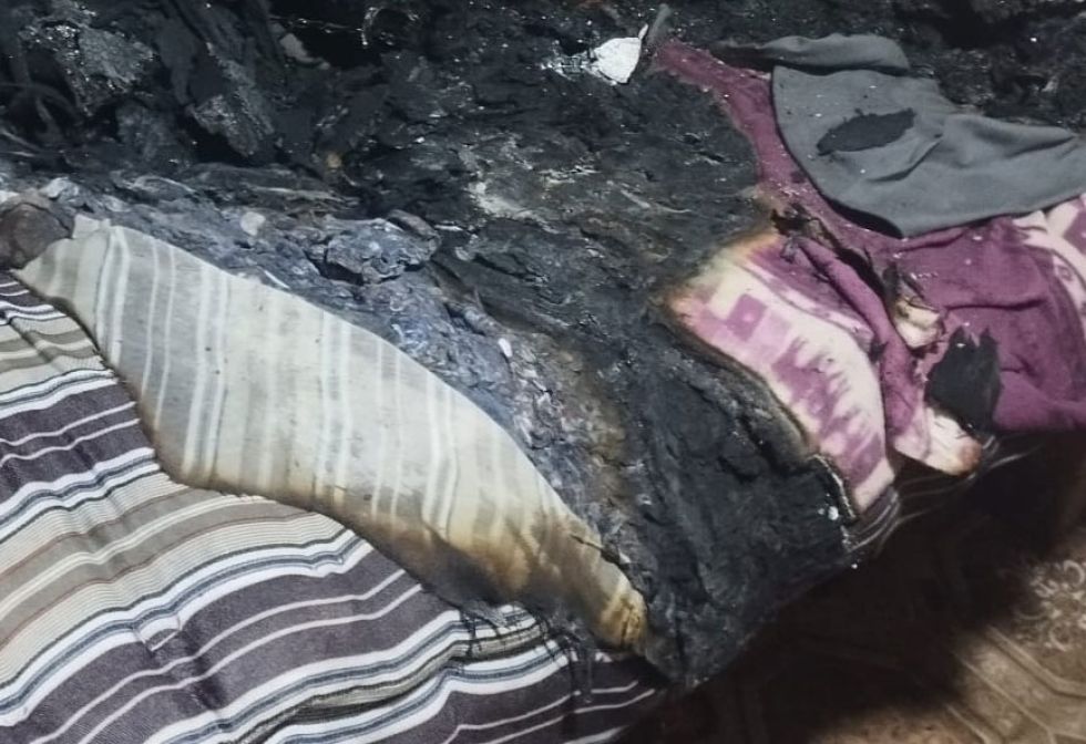 El cuerpo fue encontrado encima de una cama. 