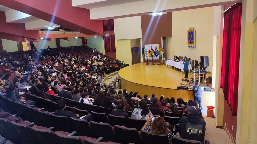 El acto de reconocimiento organizado por el magisterio urbano. 