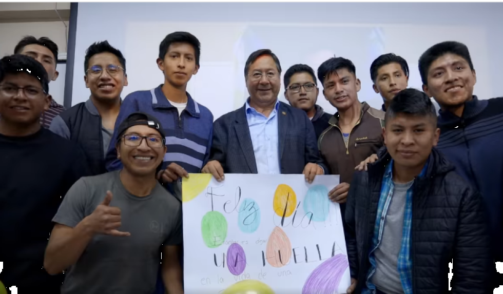 Arce con sus alumnos de la UMSA.
