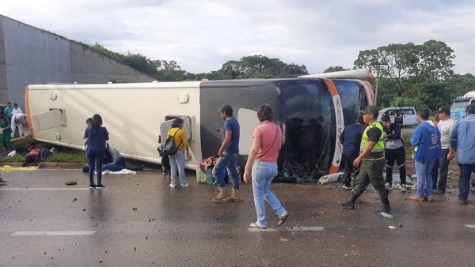 Un accidente de bus en Portachuelo deja dos muertos y 15 heridos