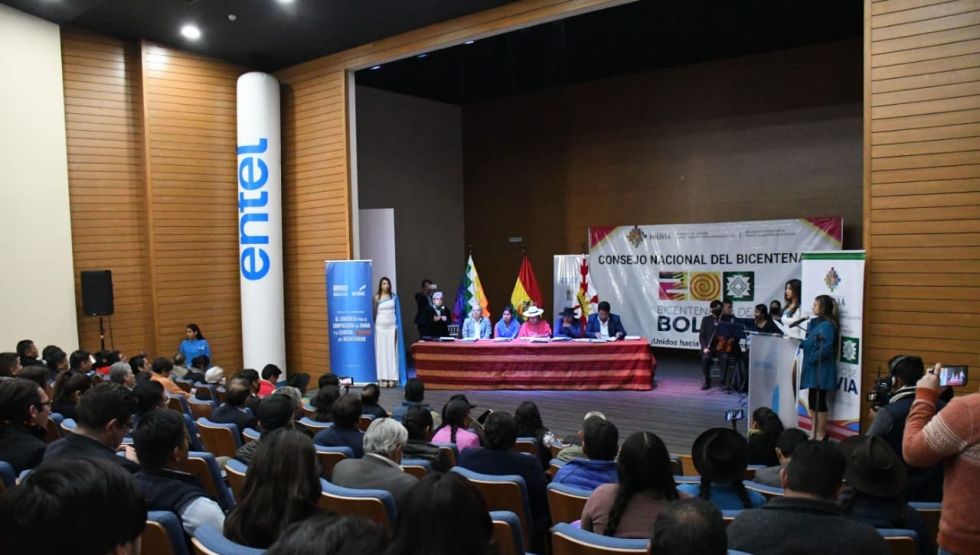 El acto de lanzamiento de las convocatorias para el himno y la canción juvenil del Bicentenario.