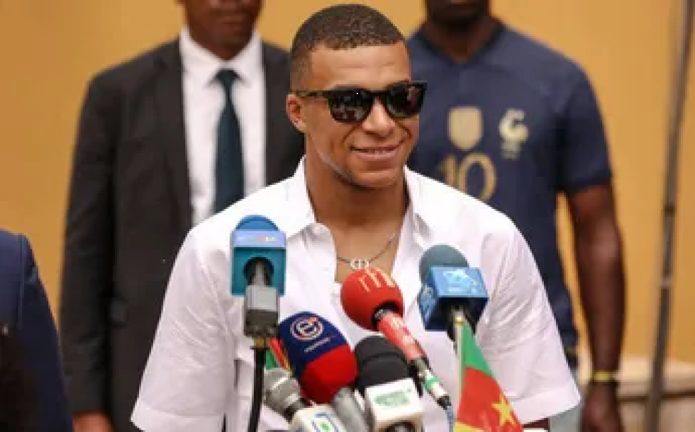 Mbappé, durnate su visita a Camerún