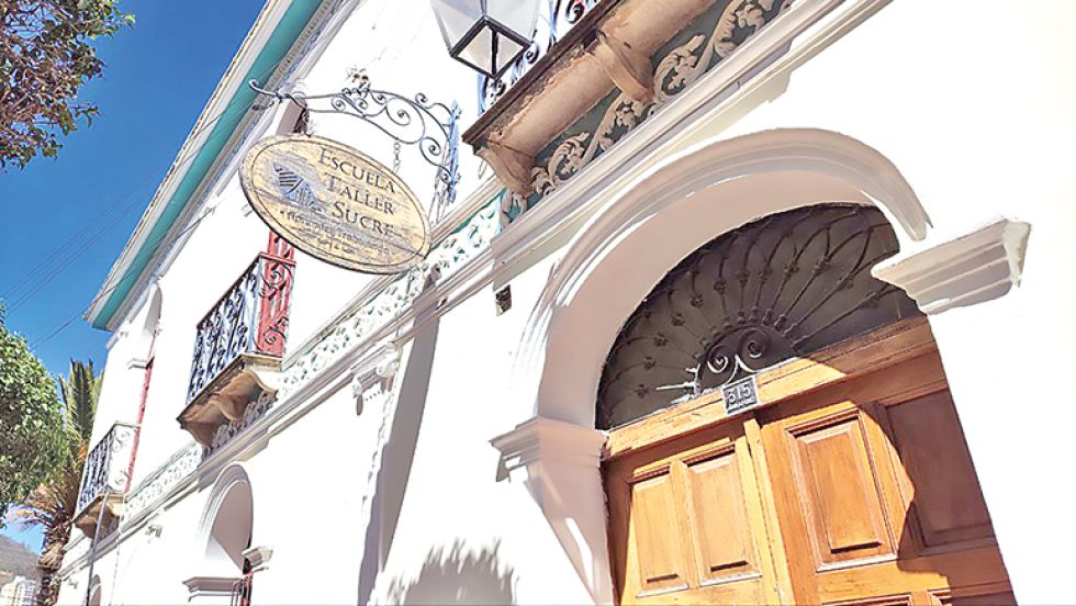 ESTABLECIMIENTO. El frontis de la Escuela Taller Sucre, ubicada en la plazuela Cochabamba.