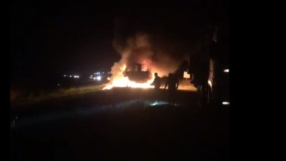 Incendio de uno de los tráileres que se accidentaron en la carretera Bioceánica.