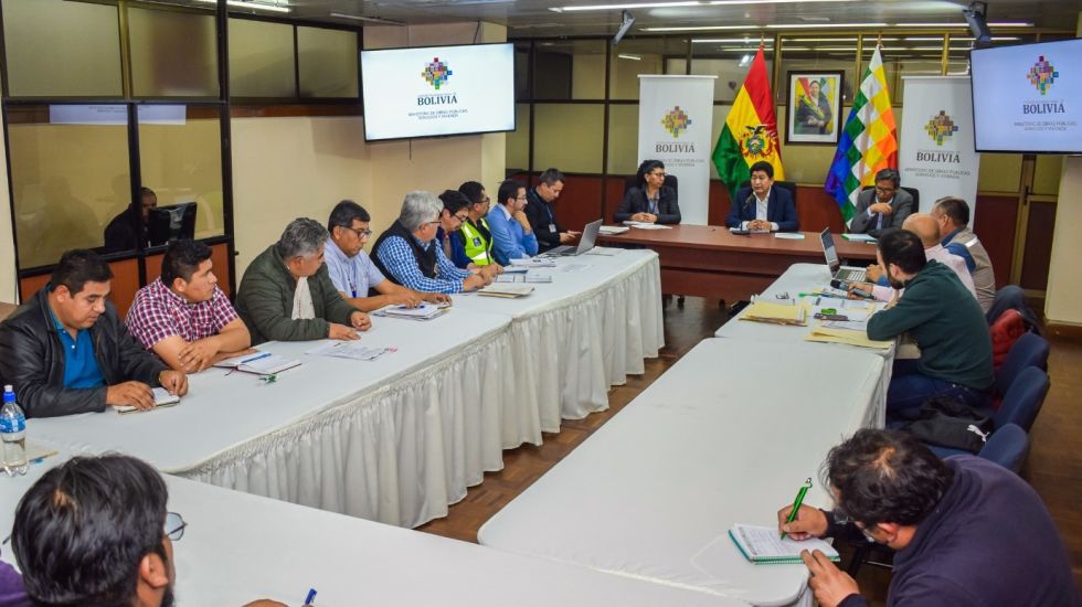 La reunión entre representantes del Gobierno nacional y la Gobernación cruceña, en La Paz.
