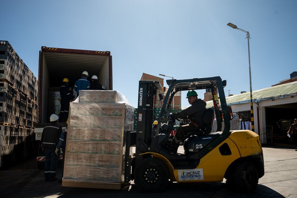 Cervecería Nacional Potosí pone el nombre de Bolivia en alto al lograr la exportación de sus marcas Potosina y Potosina Light.
