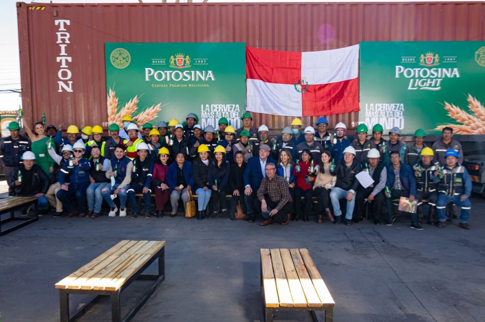 Cervecería Nacional Potosí pone el nombre de Bolivia en alto al lograr la exportación de sus marcas Potosina y Potosina Light.
