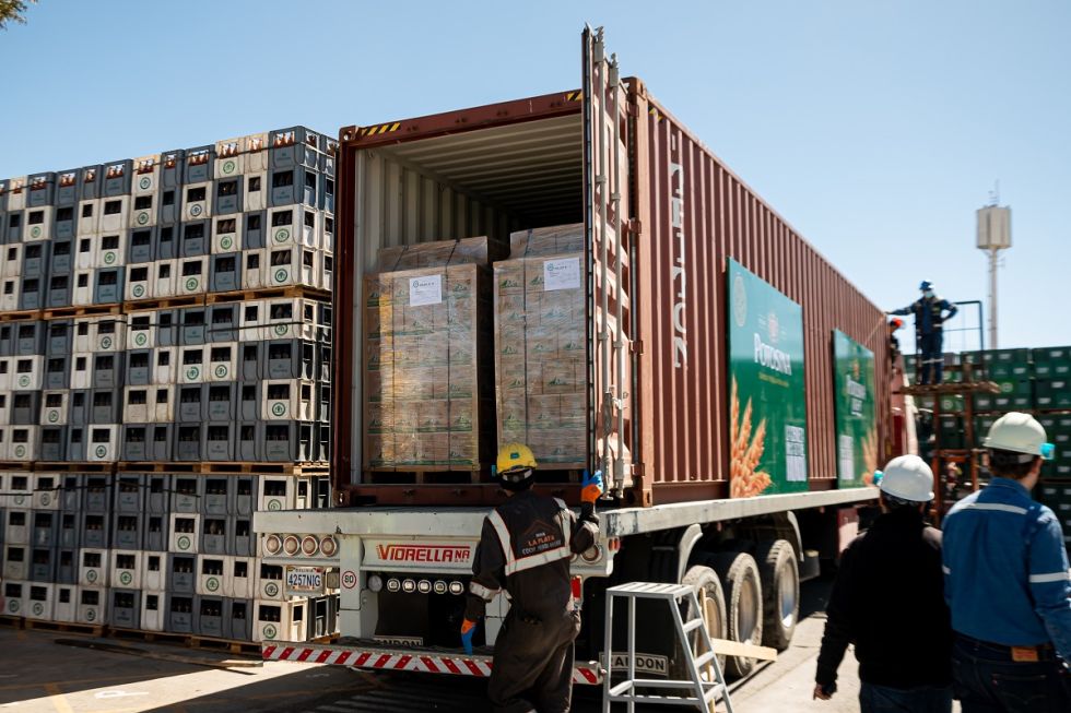 Cervecería Nacional Potosí pone el nombre de Bolivia en alto al lograr la exportación de sus marcas Potosina y Potosina Light.