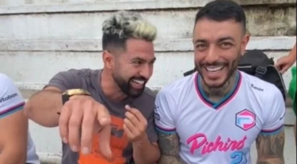 Un fragmento del video en el que aparece el influencer junto con el narcotraficante.