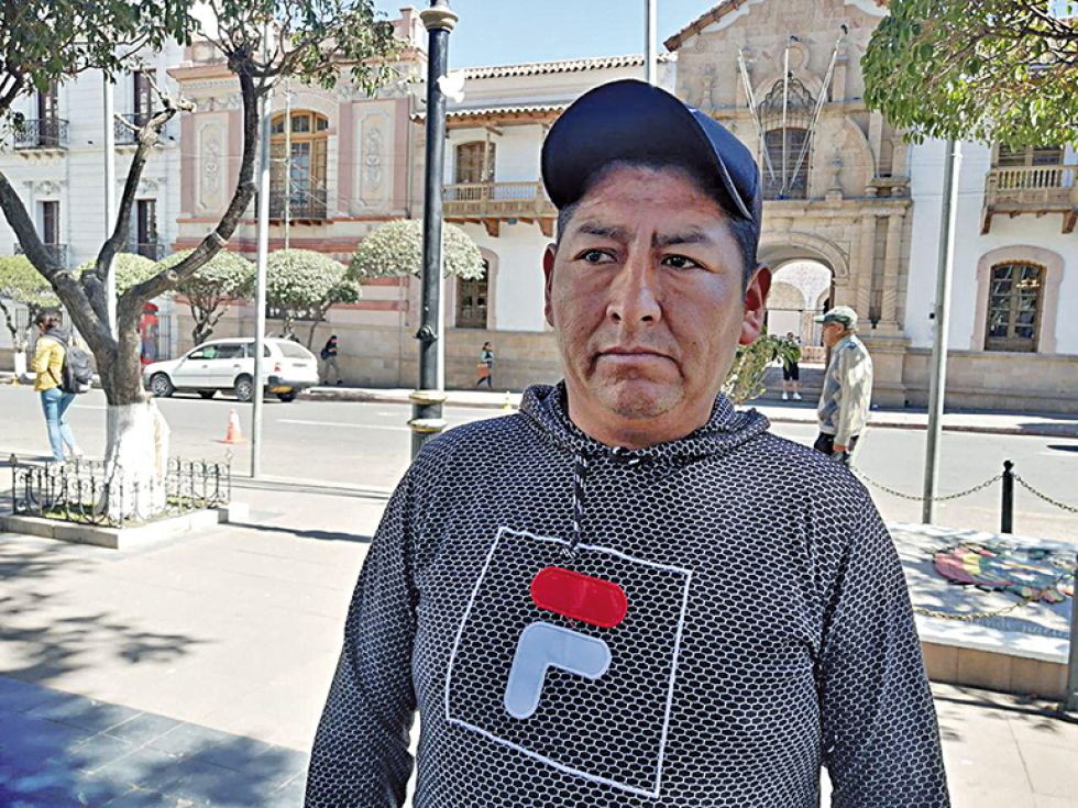 DIRIGENTE. Emilio Mamani se contactó con los medios para denunciar la agresión.