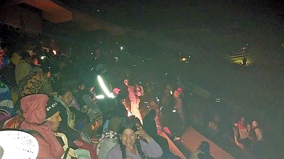 VIOLENCIA. La madrugada de este domingo hubo un corte intempestivo de energía eléctrica y un poco más tarde se registraron enfrentamientos.