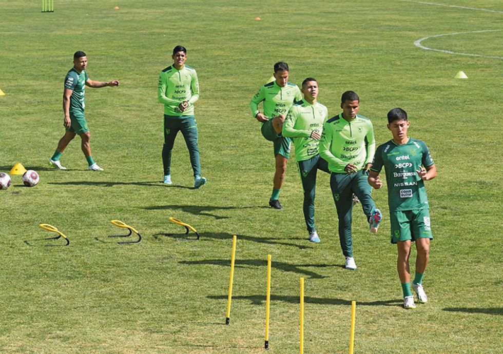 La Selección Nacional cerró sus entrenamientos ayer, en el estadio Rafael Mendoza Castellón de Achumani.