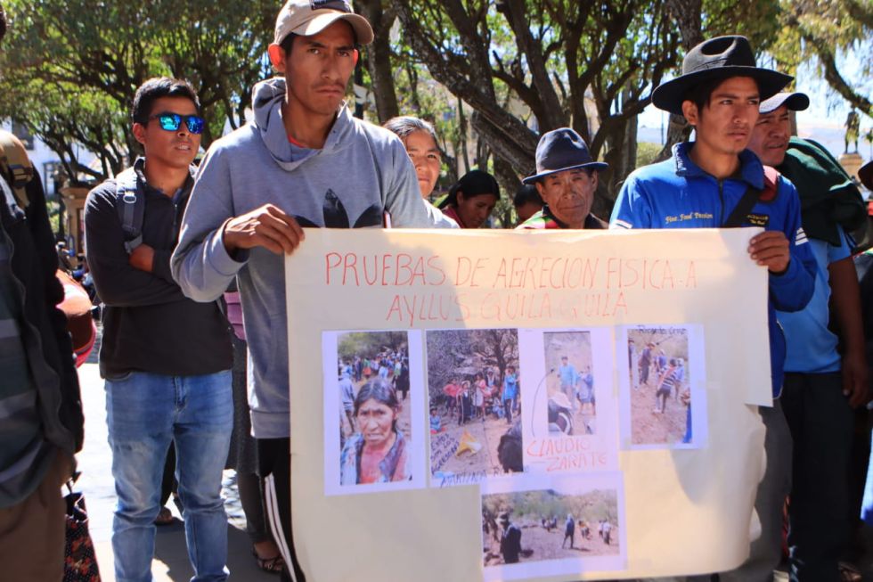 Los indígenas afectados llegaron este lunes a la plaza 25 de Mayo para plantear su denuncia.