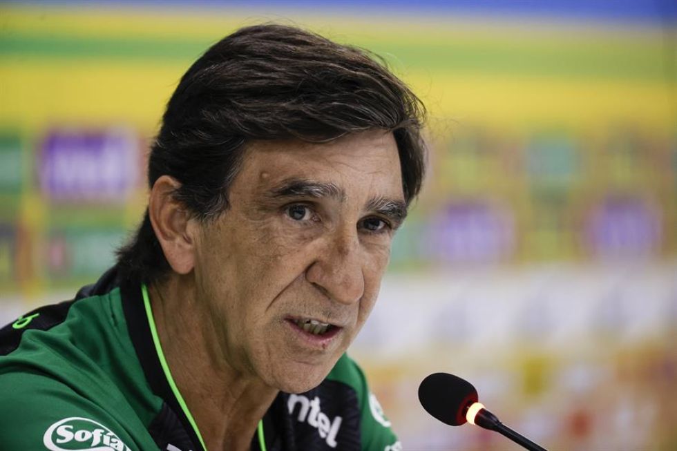 El director técnico de la selección boliviana de fútbol, Gustavo Costas.