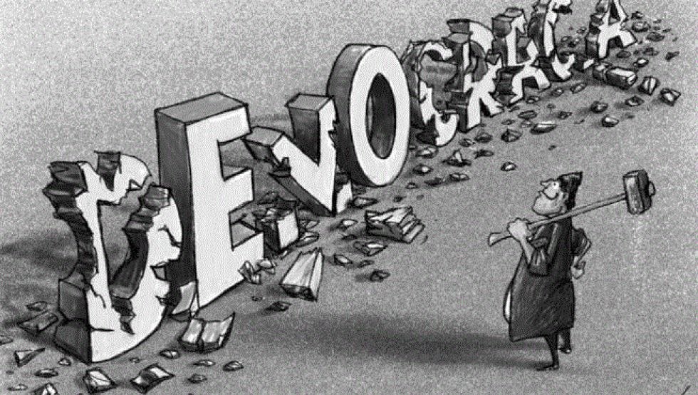 “La democracia está en crisis cuando los puños, las piedras o las balas reemplazan a los votos”