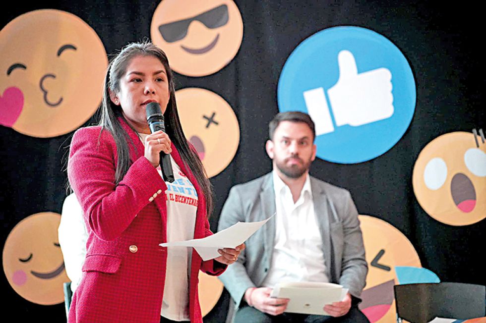 OFERTA. La directora nacional del Segip, Patricia Hermosa, durante presentación del catálogo.
