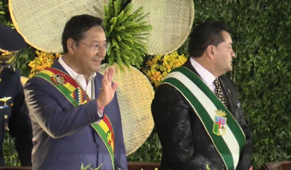 El presidente Luis Arce (i) y el alcalde de Santa Cruz de la Sierra, Jhonny Fernández.