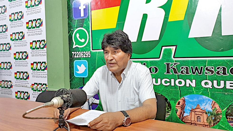 ANUNCIO. El expresidente comunicó su decisión en su programa de radio Kawsachun Coca.