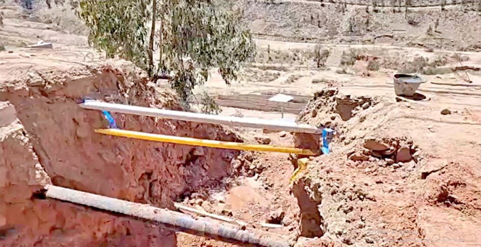 TRABAJOS. Una reciente reparación de rotura de tubería en la zona de Azari, Distrito 5.