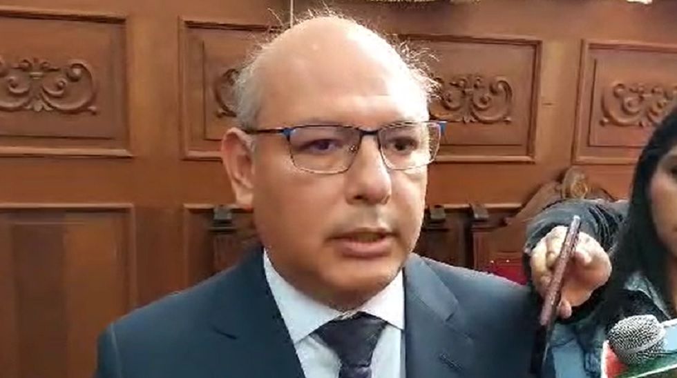 El presidente del Tribunal Supremo de Justicia, Ricardo Torres, en un contacto con la prensa en Sucre.