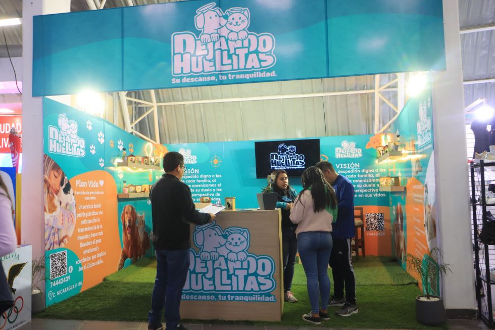 El stand de Dejando Huellitas en la Fexpo Sucre 2023. 