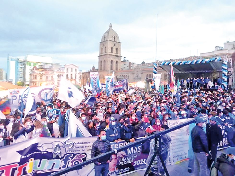 MAS. Una concentración del partido oficialista en La Paz, donde esta tarde tendrá lugar el Cabildo del “arcismo”.