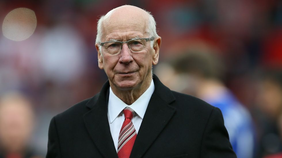 Bobby Charlton, leyenda del Manchester United y figura clave en la victoria de Inglaterra en el Mundial de 1966.