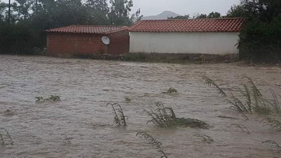 Riada Ribarroja Dos niños cruzaban una quebrada y repentinamente fueron alcanzados por ...