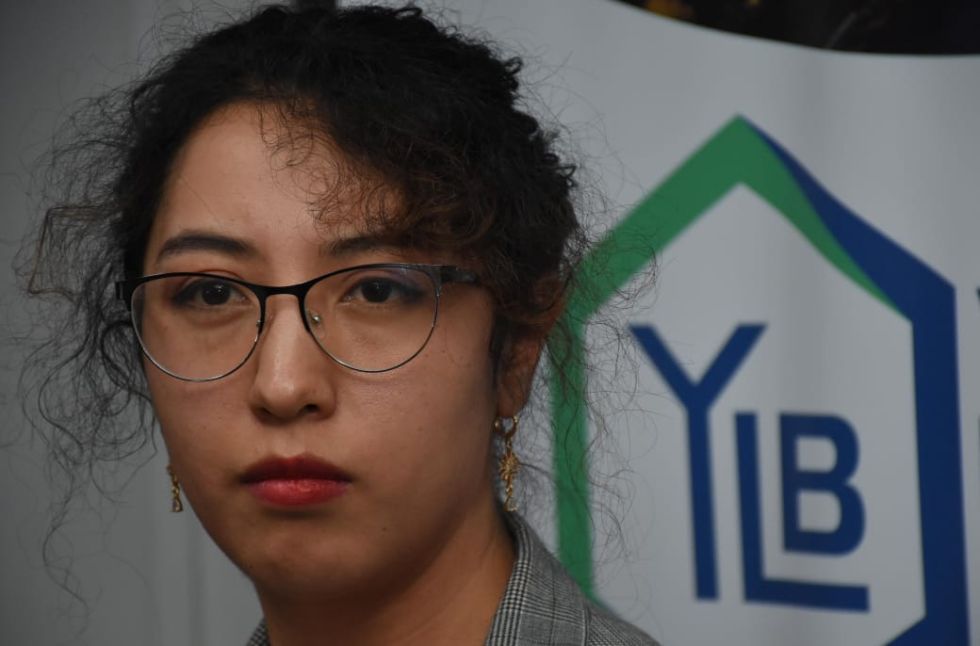 La presidenta de YLB, Karla Calderón, en la rueda de prensa de este lunes.