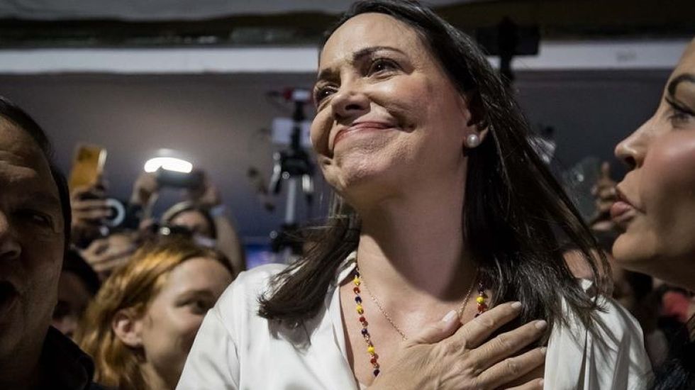 La exdiputada María Corina Machado celebra su triunfo en las primarias opositoras de Venezuela.