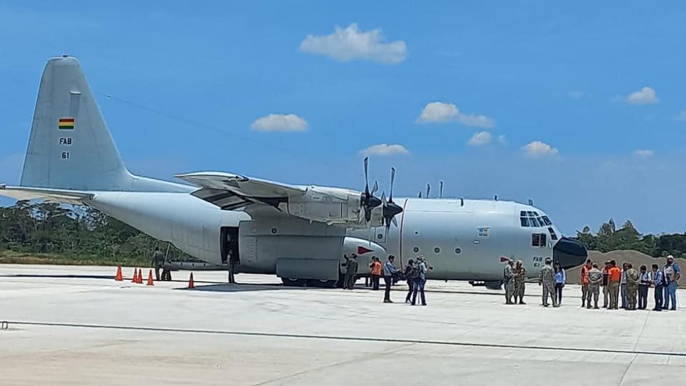 Un avión Hércules llegó hasta Rurrenabaque con ayuda humanitaria.