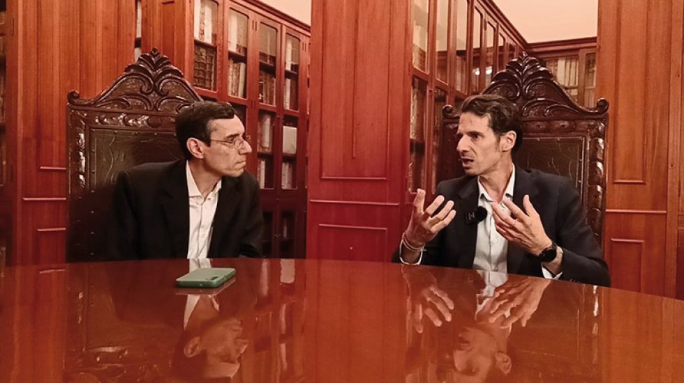 Nos recibió el subdirector del Archivo General de Indias de Sevilla, Guillermo José Morán Dauchez (en la foto, a la derecha)