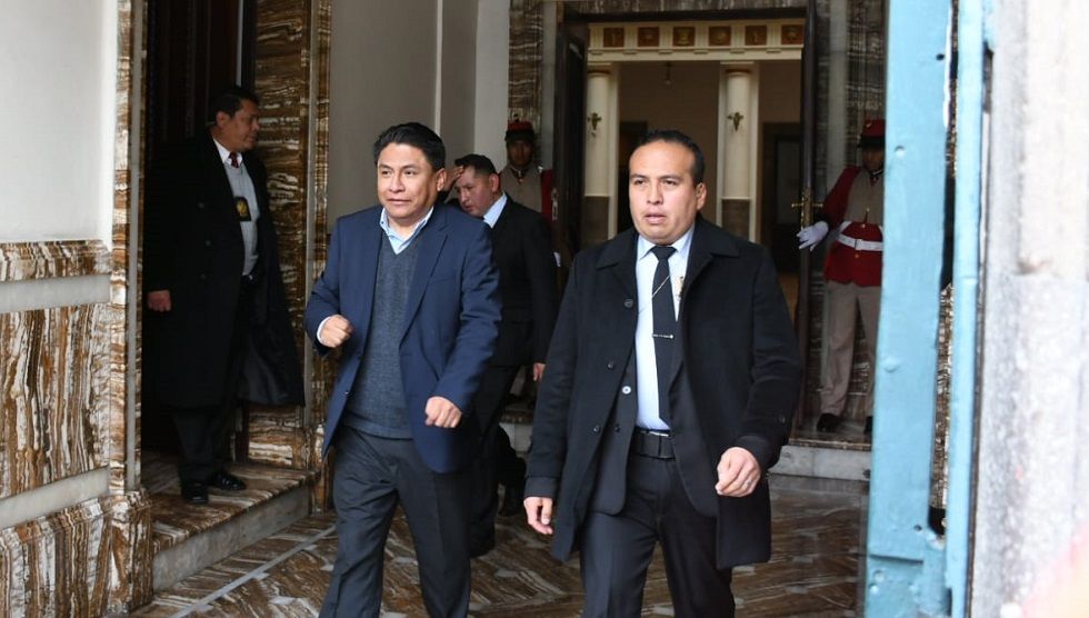El ministro de Justicia, Iván Lima (i), compareció el lunes ante los medios en La Paz.