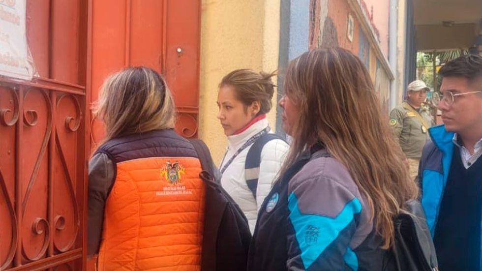 La intervención del pesonal de la Fiscalía y Alcaldía en el centro de acogida en La Paz.